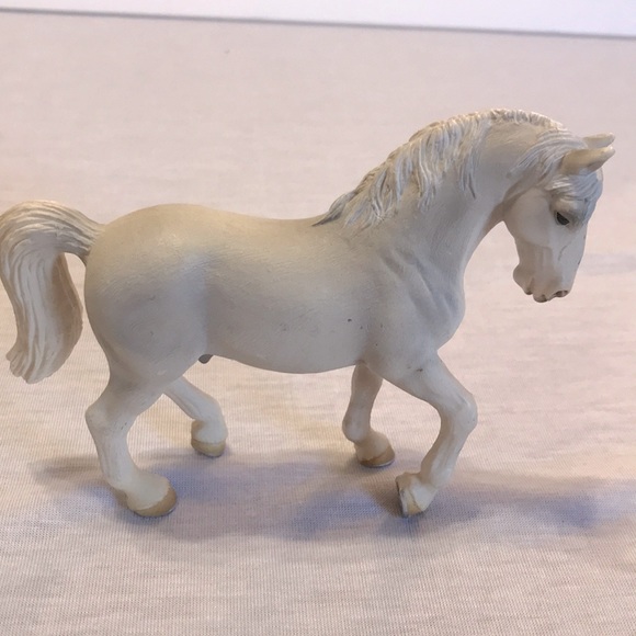 Horse 2004 Retired Schleich stallion stud gray & white resin. 5”long x 4” tall - Picture 1 of 6